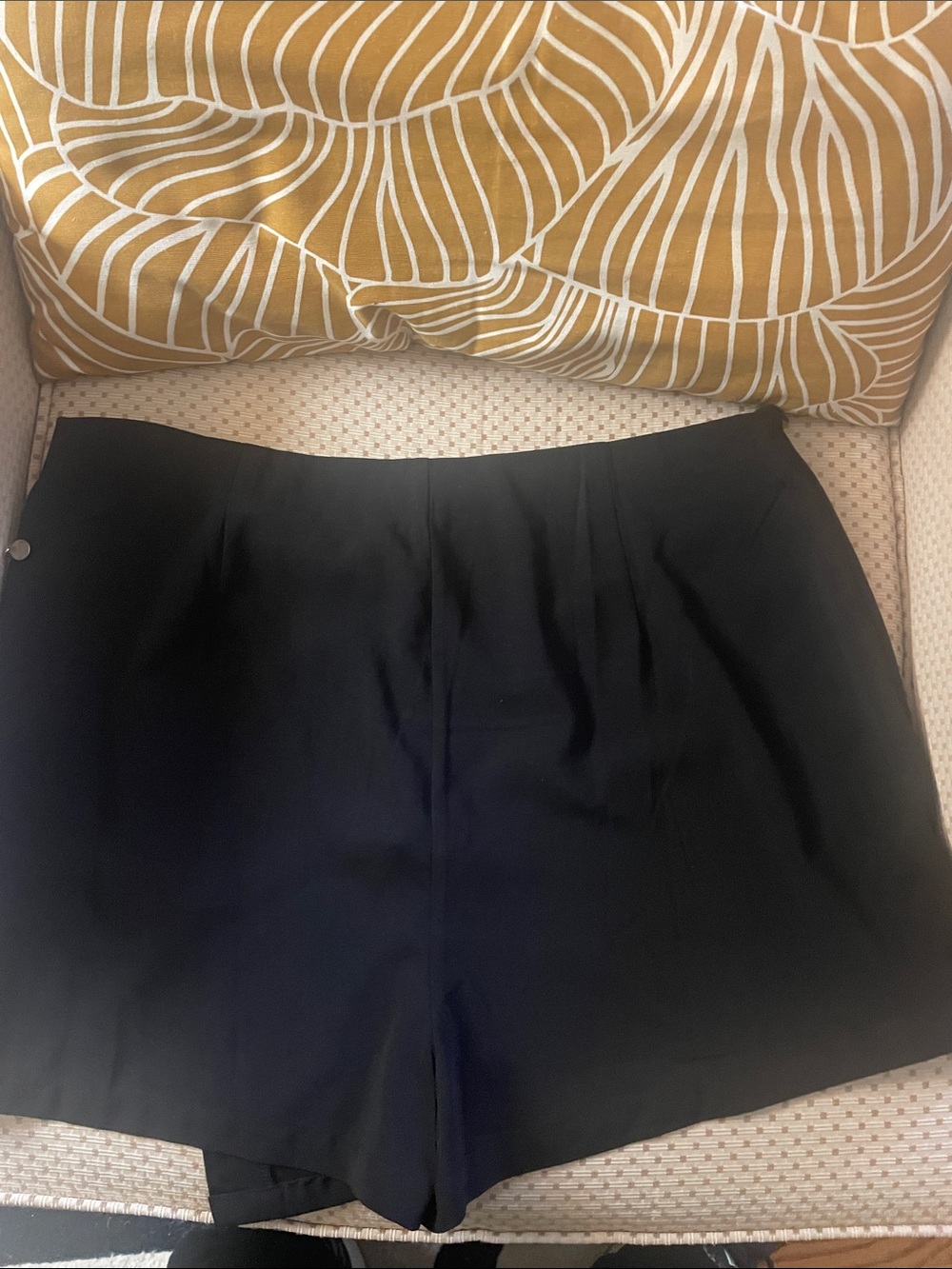 NWT Cider Black Mini SKORT with Silver Chain Detail - Picture 3 of 5